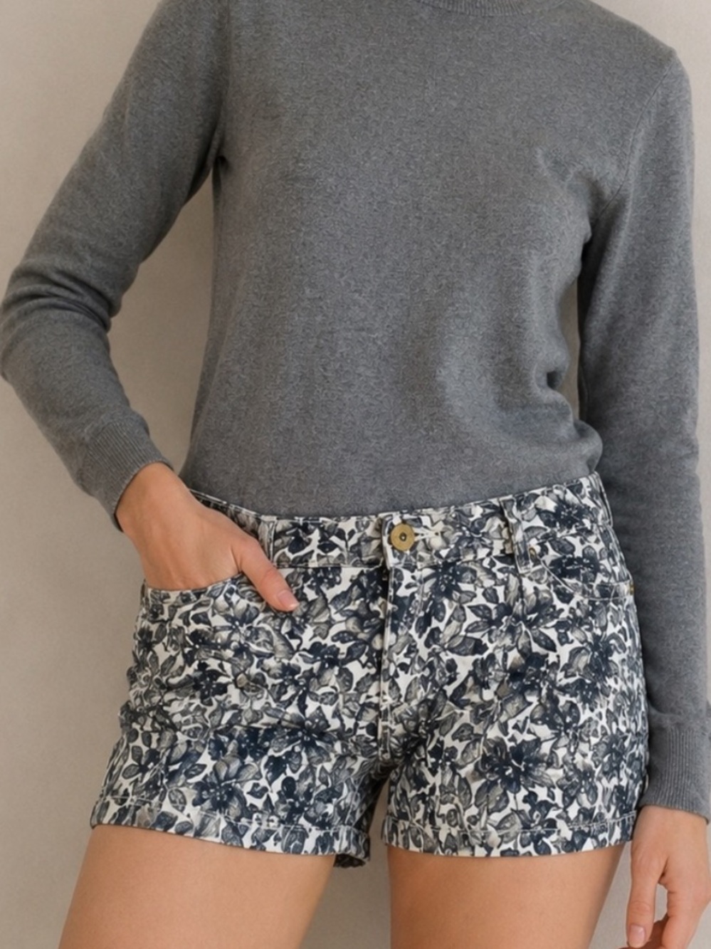 H&M Liberty Floral Gray White Twill Cotton Shorts Sz 8
